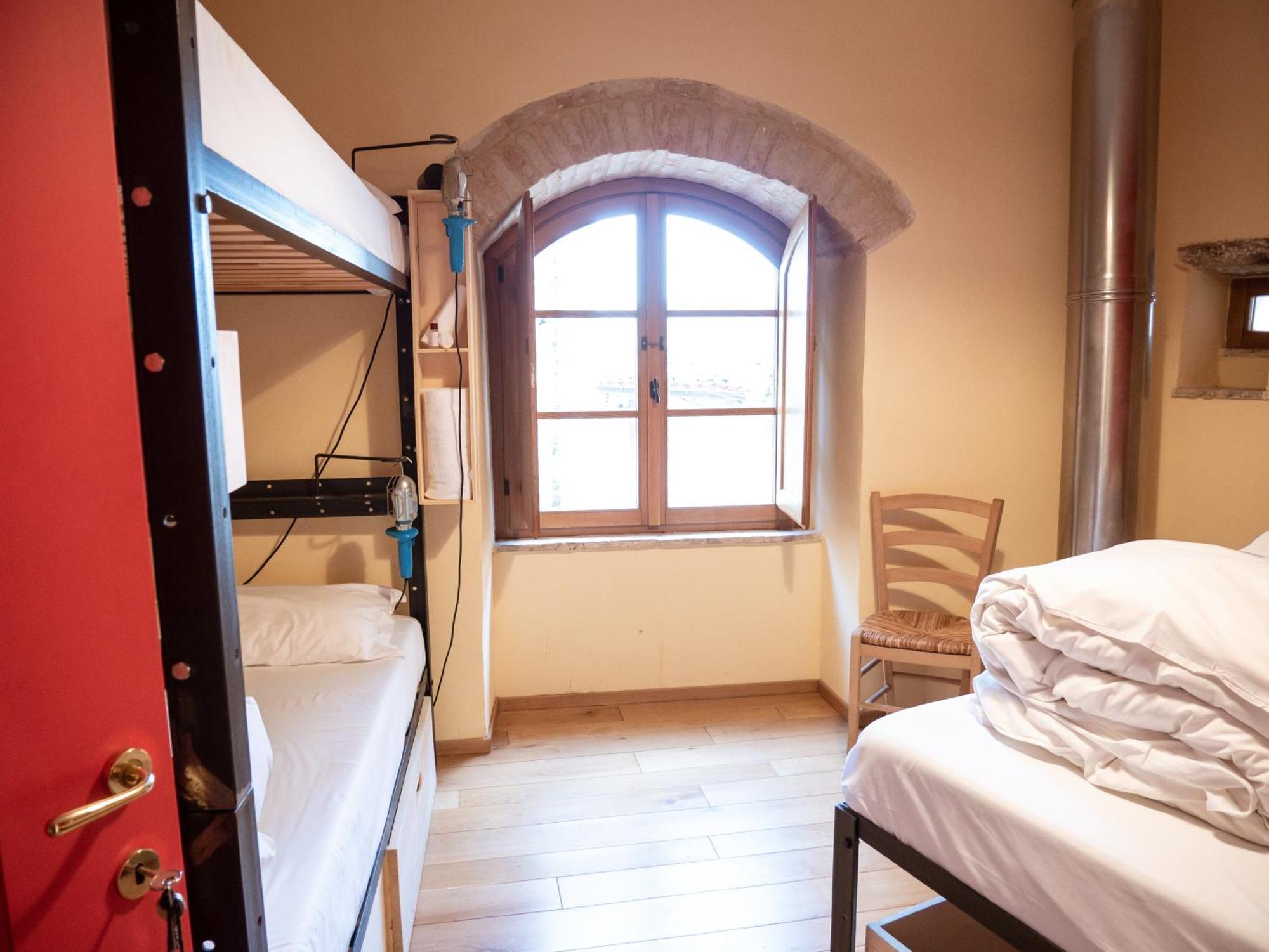 Ostello Bello Assisi ベヴァーニャ エクステリア 写真